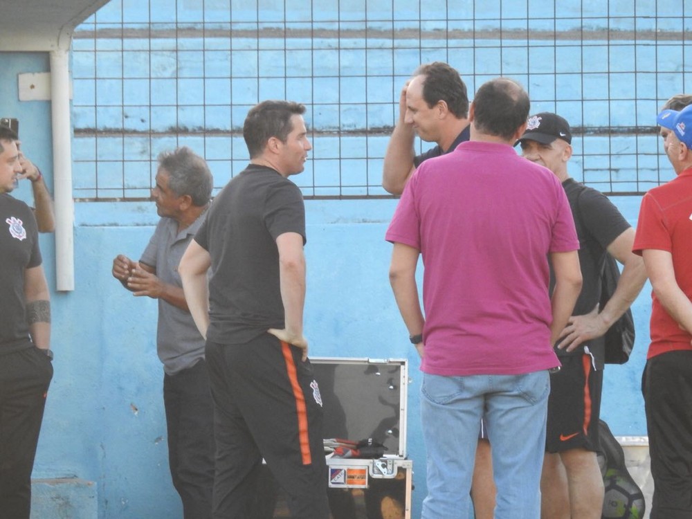 Rogério Ceni recebe o Corinthians no CT do Fortaleza