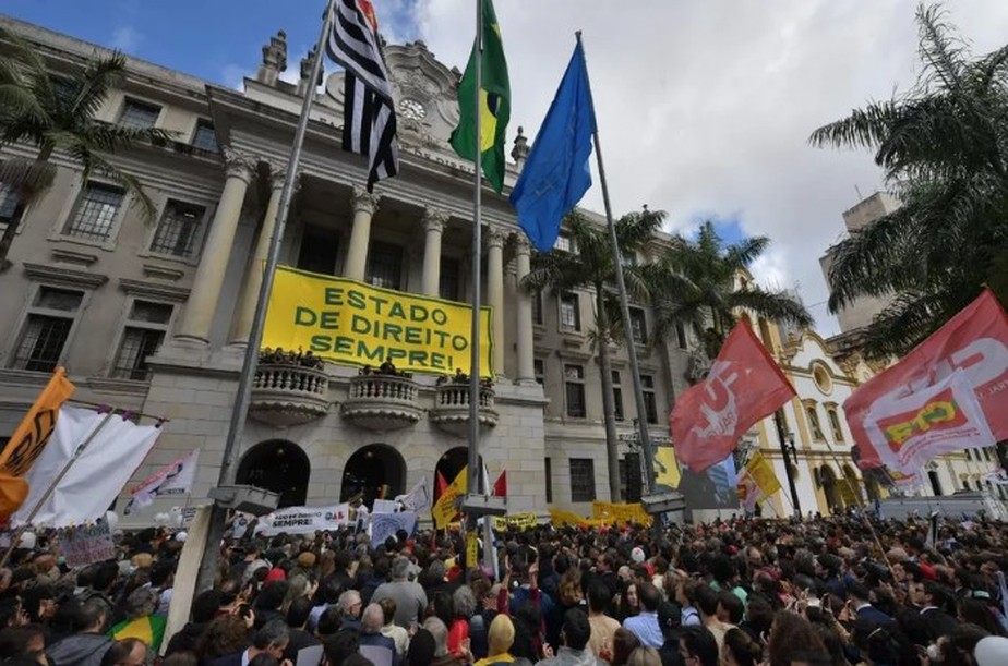 Leitura de carta em defesa da democracia, no Largo São Francisco, na USP