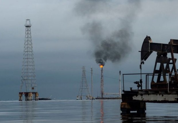 PDVSA, estatal venezuelana de petróleo, não tem condições financeiras para realizar consertos em tubulações (Foto: Getty Images via BBC)