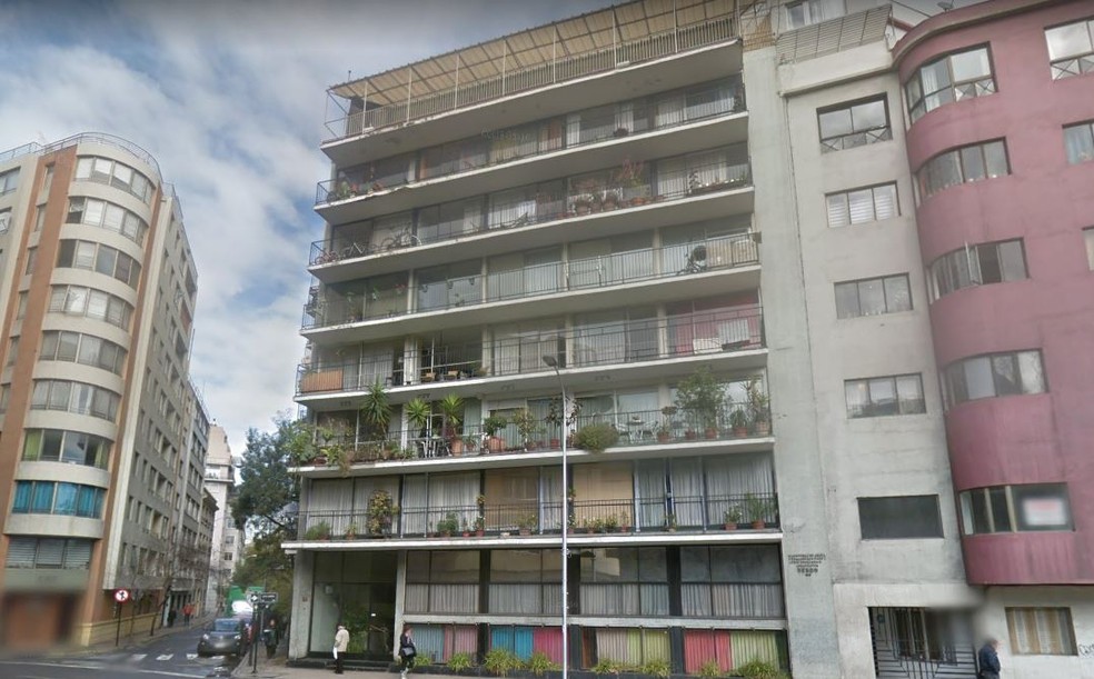 Segundo a imprensa chilena, vazamento de gás ocorreu nesse edifício residencial em bairro da região central de Santiago — Foto: Reprodução/Google Maps
