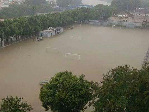 Estádio de futebol fica alagado após nível do Rio Tietê subir (Foto: Arquivo pessoal)