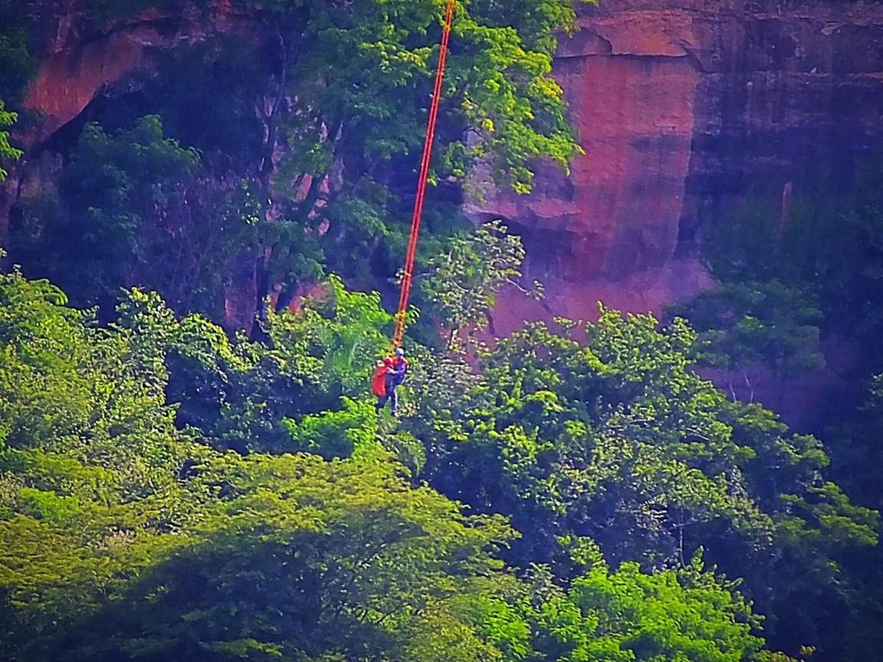 Bombeiros fizeram resgate em local de dif?cil acesso em Mar?lia para encontrar corpo de sobrinho do prefeito de Mar?lia (SP) ? Foto: Jo?o Vitor / Arquivo Pessoal