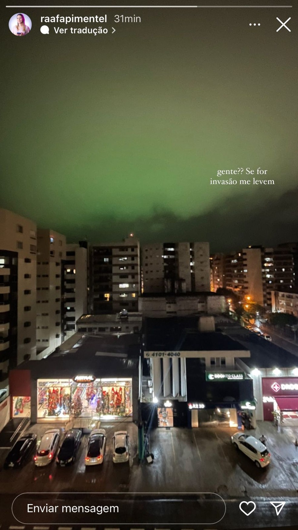Internautas brincam com invasão alienígena após céu de Maceió ganhar coloração verde — Foto: Reprodução/Instagram