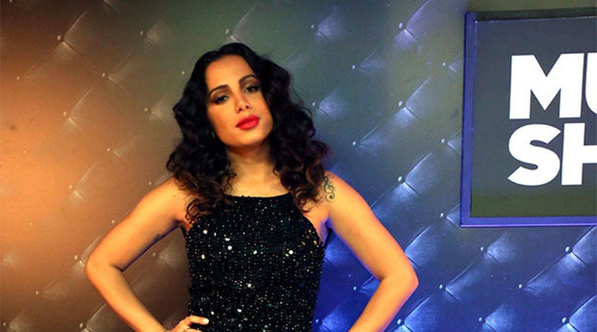 Antes e depois: Confira o look de Anitta desta terça-feira (3) | Música