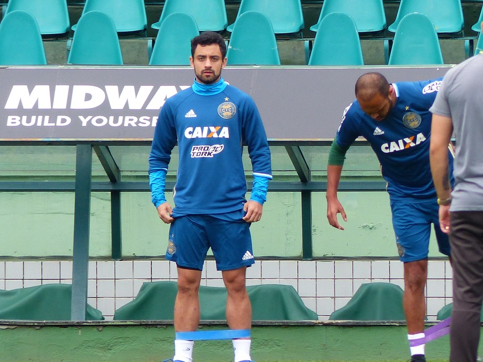 PerÃ­cia nÃ£o consegue definir se jogador foi mutilado ainda com vida. Seu corpo foi carregado por mais que uma pessoa â€” Foto: Monique Silva