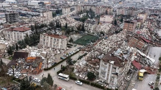 As imagens feitas por testemunhas do terremoto na Turquia e na Síria