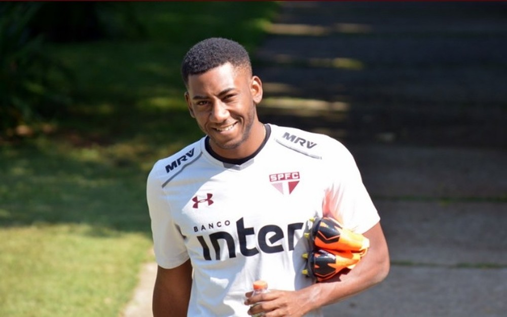 Atacante uruguaio volta a treinar antes do restante do elenco do São Paulo