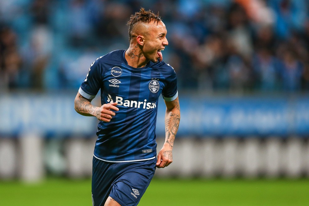 Everton marca contra o Cruzeiro e iguala Barcos (Foto: Lucas Uebel / Grêmio, DVG)