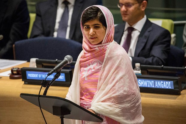A adolescente Malala Yousafzai discursa na ONU nesta sexta-feira (12) (Foto: AFP)