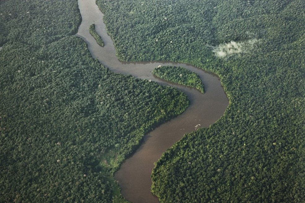 Rio Oiapoque, fronteira Brasil-Guiana Francesa  — Foto: Cássio Vasconcellos