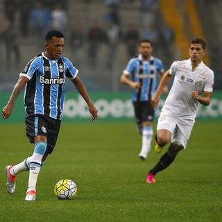 Jailson contra o Santos (Foto: Lucas Uebel / Grêmio, DVG)