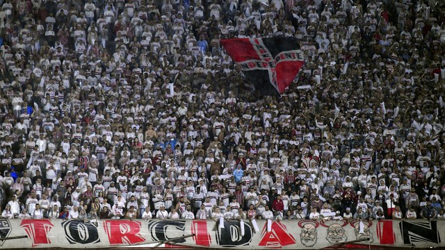 Torcida do São Paulo em jogo contra o Santos