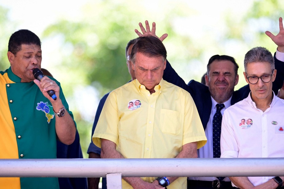 100824150-topshot-brazilian-president-and-presidential-candidate-jair-bolsonaro-c-gestures-during.jpg