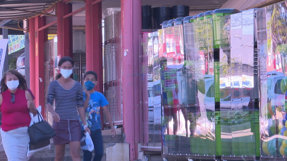 Comércio em Ceilândia, no DF, passa por restrições devido à pandemia de coronavírus  — Foto: TV Globo/Reprodução 