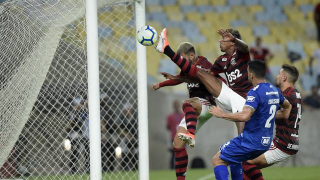 Bruno Henrique marca o primeiro gol do Flamengo