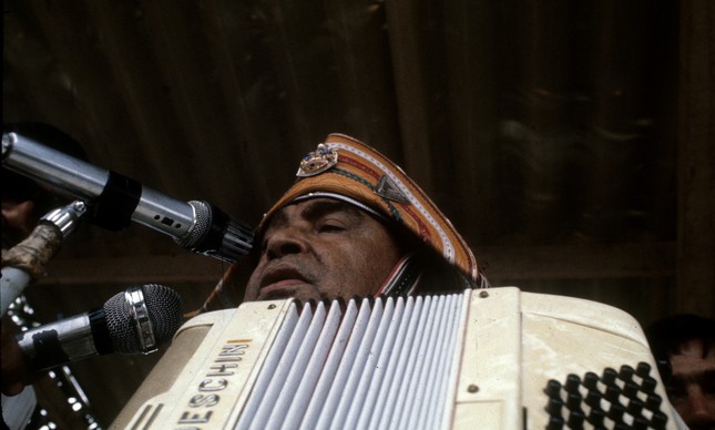 Luiz Gonzaga toca em Pernambuco, durante visita do Papa João Paulo II, em 1980