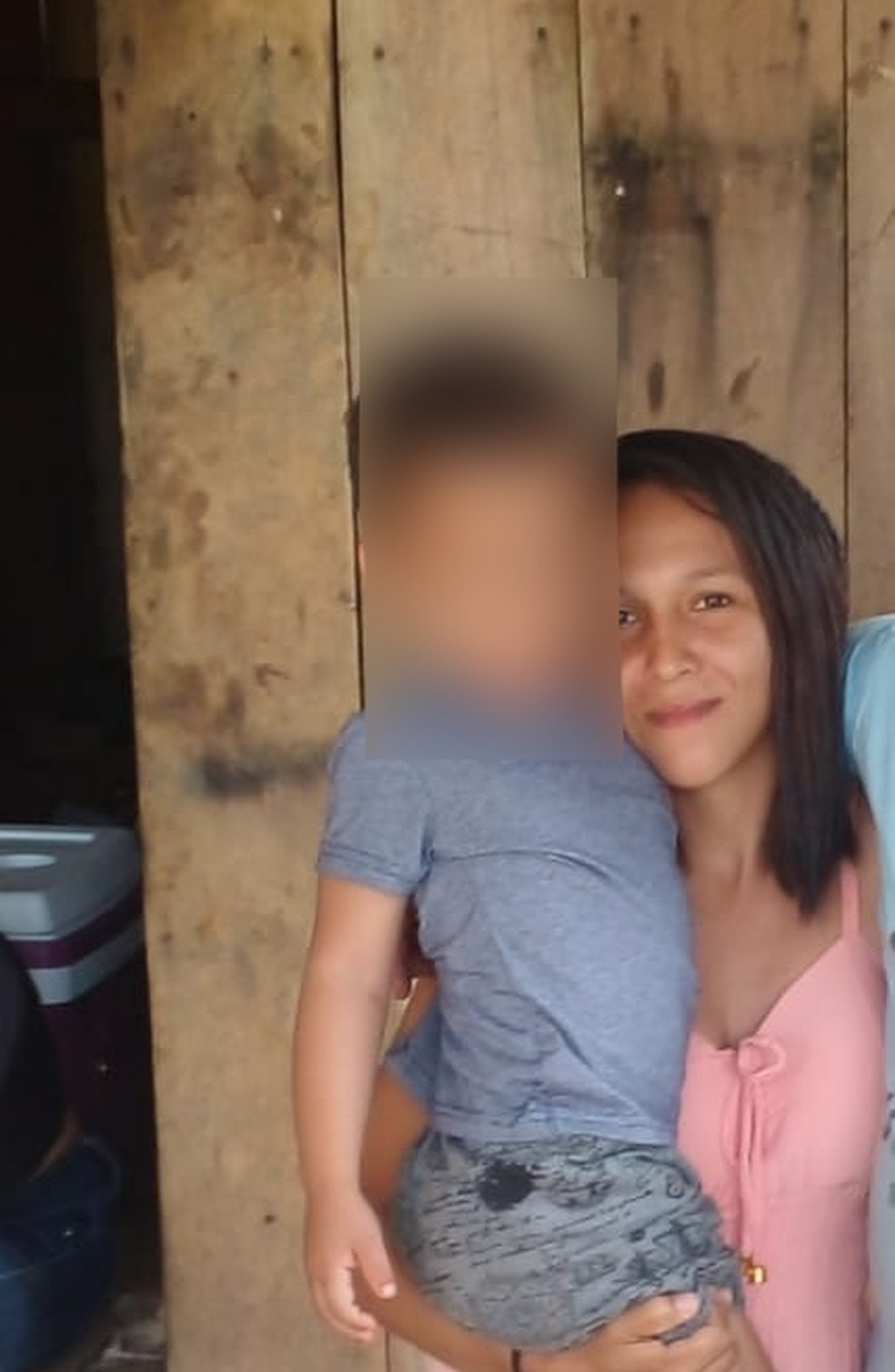 Valdileia e o filho de quatro anos — Foto: Reprodução/Redes Sociais 