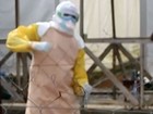 Médicos comemoram fim do ebola com dança