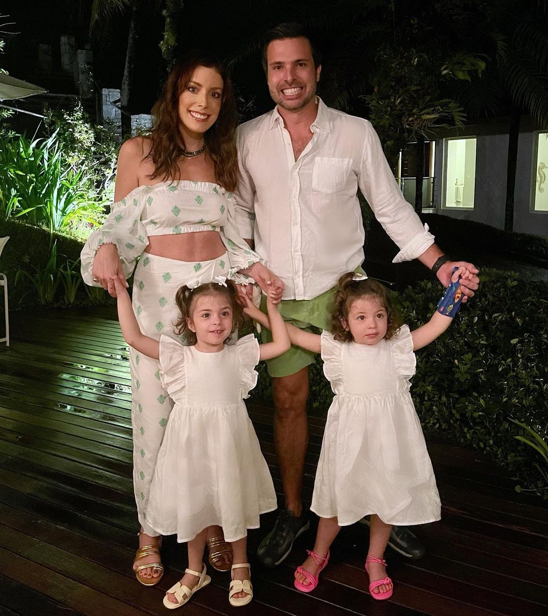 Fabiana Justus e Bruno DAncona com as filhas (Foto: Reprodução/Instagram)
