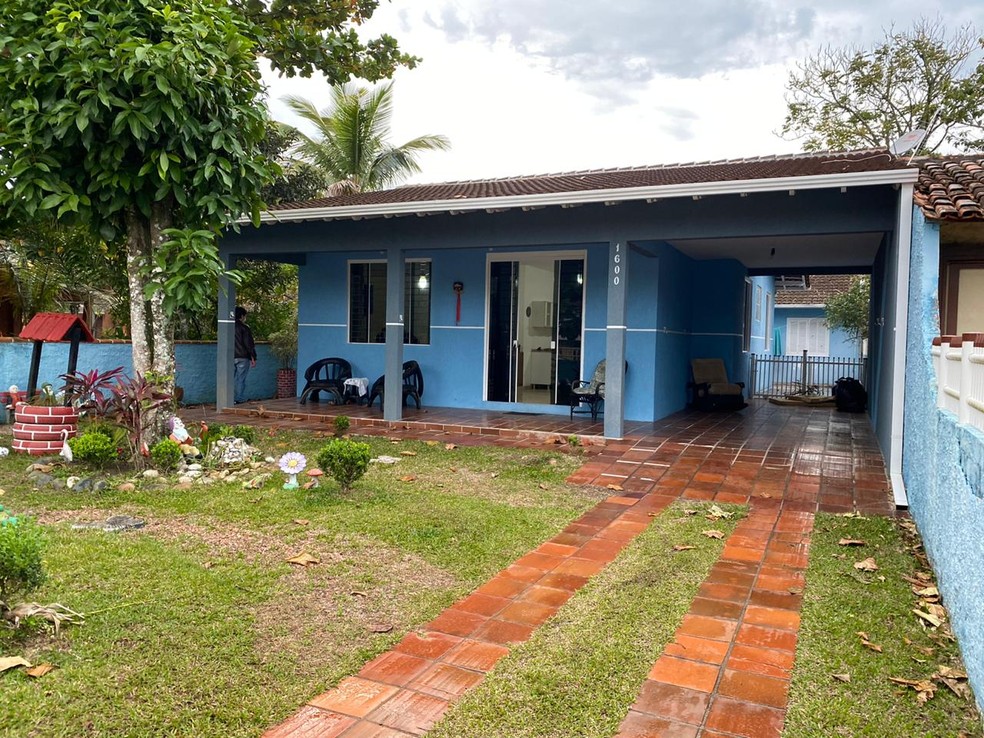 Suspeitos foram localizados em uma casa constru&iacute;da em uma ilha, em Rosana &mdash; Foto: Pol&iacute;cia Civil 