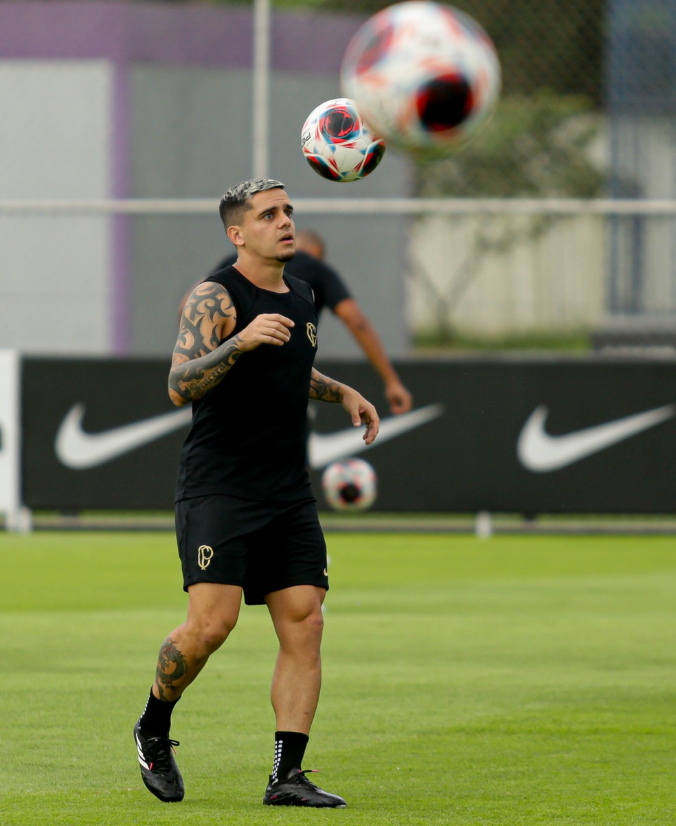De novo nas quartas, Fagner enfrenta o goleiro de seu último gol pelo Corinthians; relembre