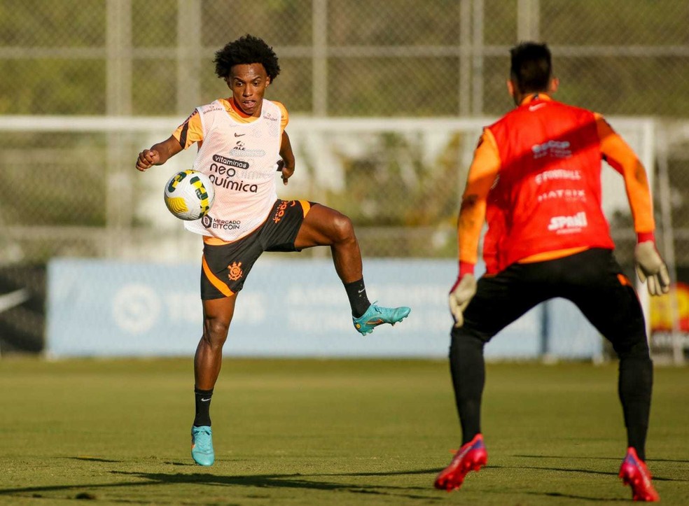 Fagner, Willian e João Victor devem retornar ao time para o jogo de sábado