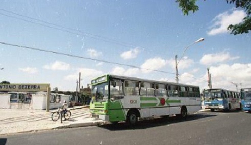 Há 30 anos, quando foi inaugurado, Terminal de Ônibus do Antônio Bezerra barateou o sistema de transporte público em Fortaleza — Foto: Cid Barbosa/Arquivo SVM