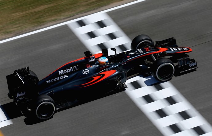 Fernando Alonso com a McLaren no treino classificatório do GP da Espanha (Foto: Getty Images)