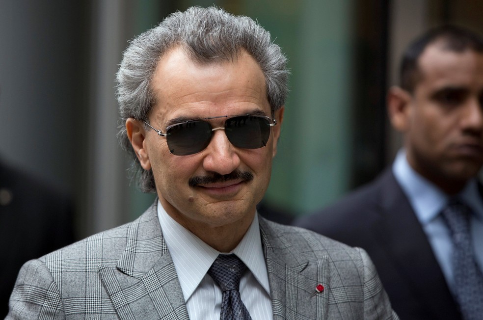 O príncipe Alwaleed bin Talal, dono de uma fortuna estimada em R$ 56 bilhões, foi um dos 11 príncipes sauditas detidos (Foto: Neil Hall/Reuters/File Photo)