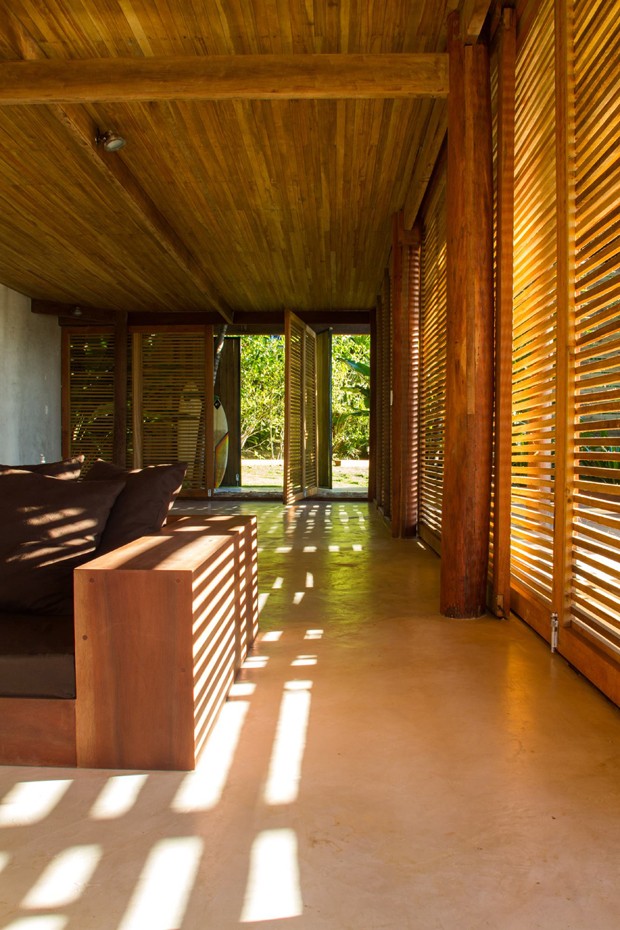 Casa em Itacaré sem divisórias para donos contemplarem a natureza (Foto: Patrick Armbruster/Divulgação)