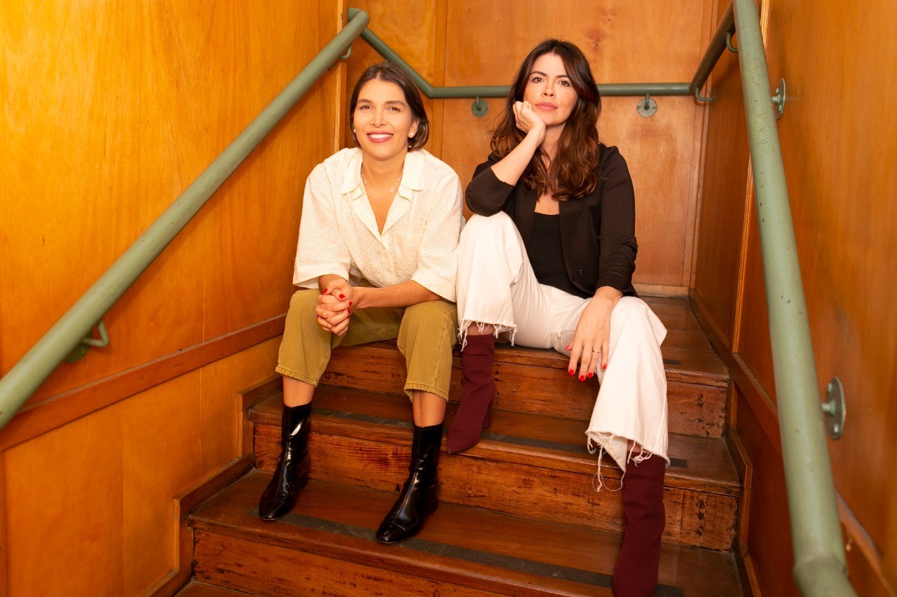 Tatiana Sadala e Dhafyni Mendes Borges são cofundadoras da Todas Group, uma plataforma que atua pelo bem-estar feminino (Foto: Ana Alvim)