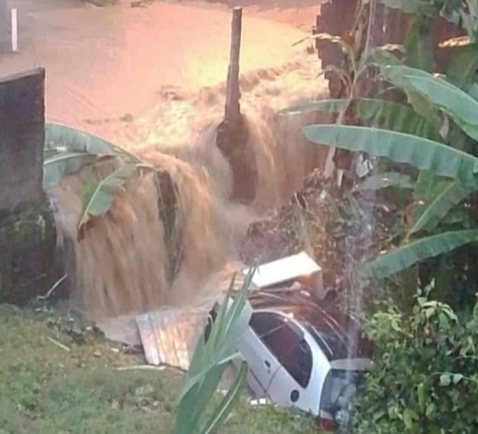 Temporal causa alagamentos e deslizamentos de terra na Costa Verde do Rio 