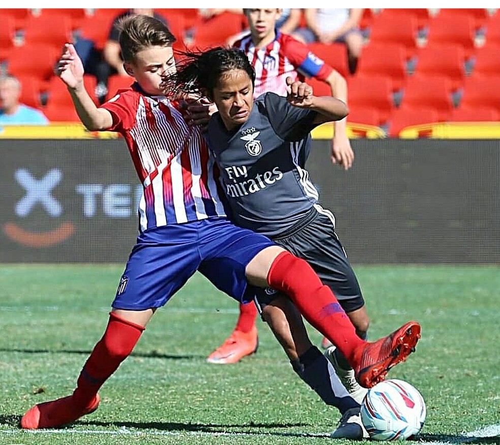 Manu disputou torneios não oficiais com a camisa do Benfica — Foto: Arquivo pessoal