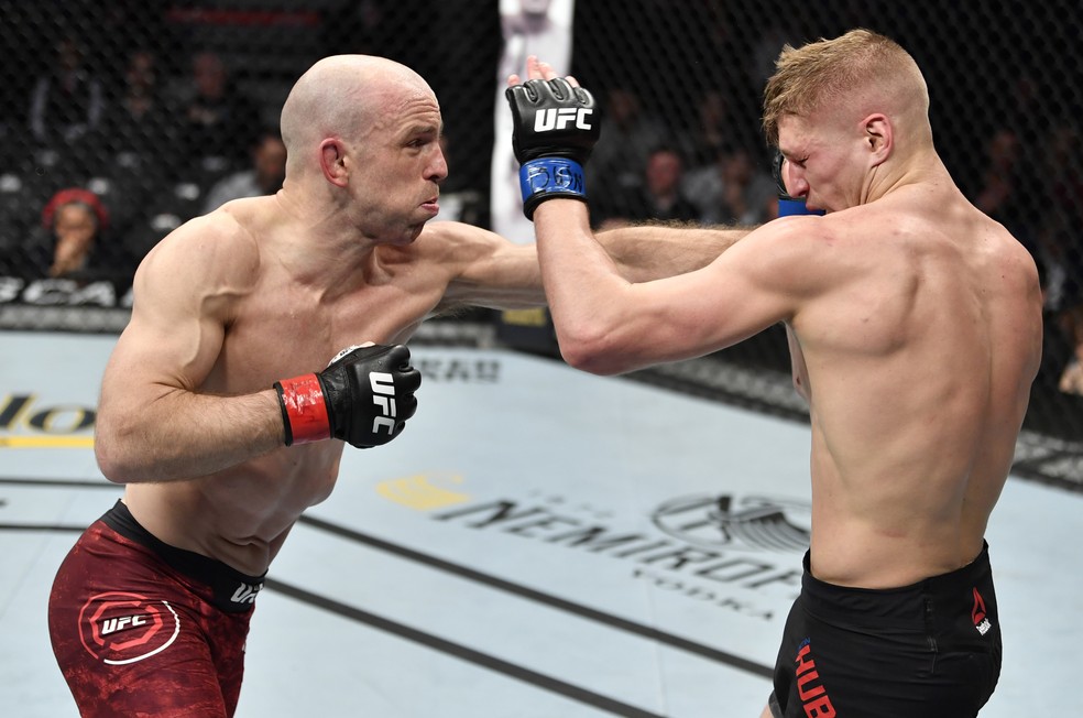 Mark Madsen bateu Austin Hubbard por pontos — Foto: Getty Images