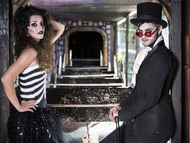 Anaju Dorigon e Felipe Simas são o casal belo e assustador ao mesmo tempo (Foto: Raphael Dias / Gshow)