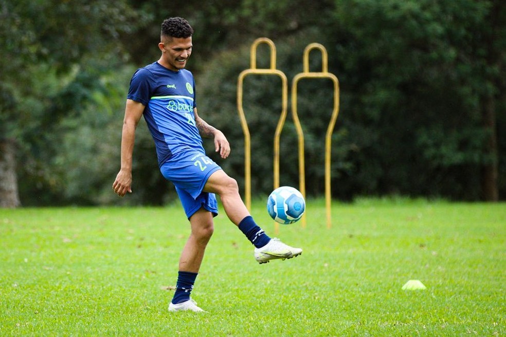 Gabriel Tota num treino do Ypiranga — Foto: reprodução