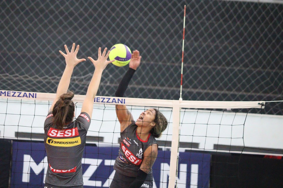 Drussyla em pr&eacute;-temporada com o Sesi-Bauru &mdash; Foto: Marcelo Ferrazoli/Sesi-SP