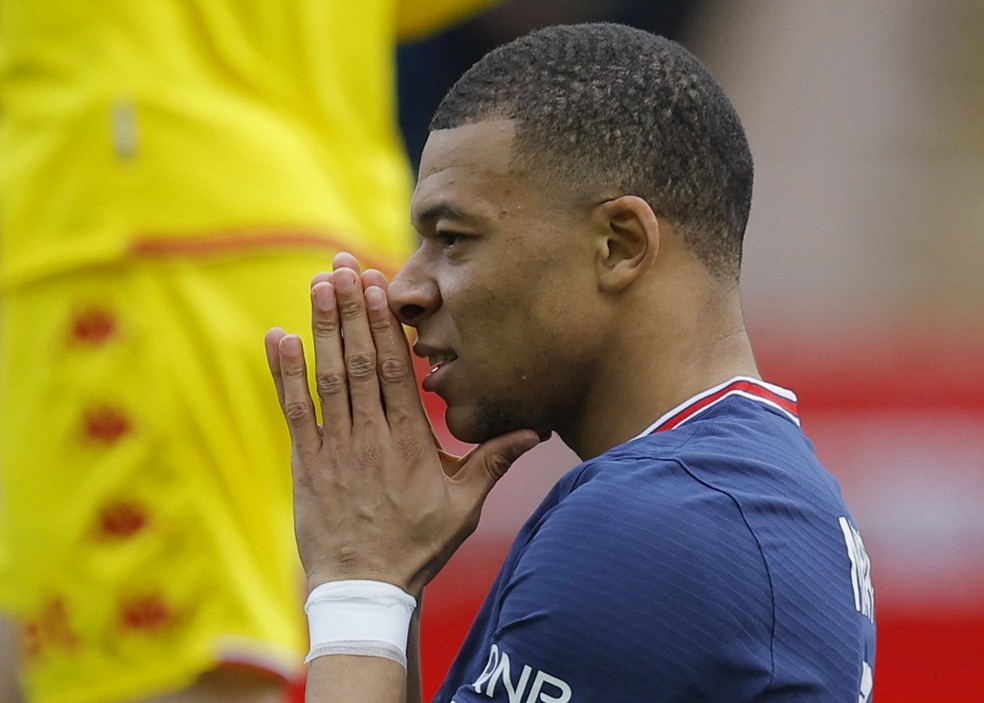 Mbapp lamenta gol perdido durante Monaco x PSG  Foto: reuters