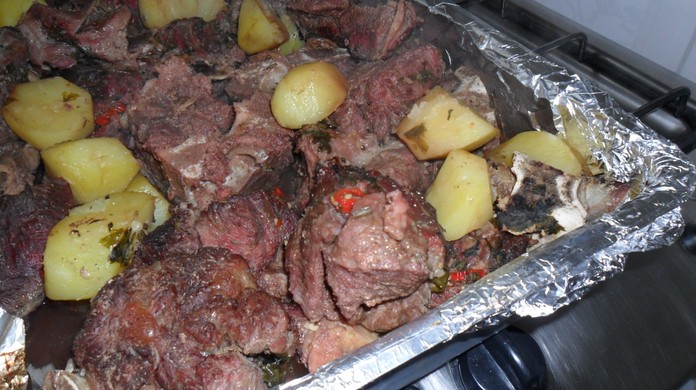 Costela De Boi Com Batatas Ao Forno Receitas Receitas Coloque ao forno preaquecido por 20 minutinhos ou até que a carne esteja. costela de boi com batatas ao forno