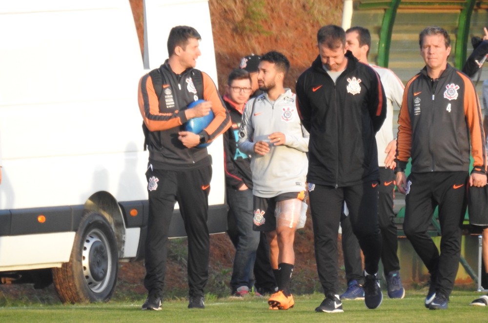 DE ÚLTIMA HORA! Clayson sente dores em rachão, e Corinthians fica indefinido para pegar a Chapecoense