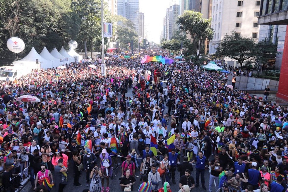 Multidão lota Avenida Paulista para Parada LGBT.  — Foto: Celso Tavares/G1