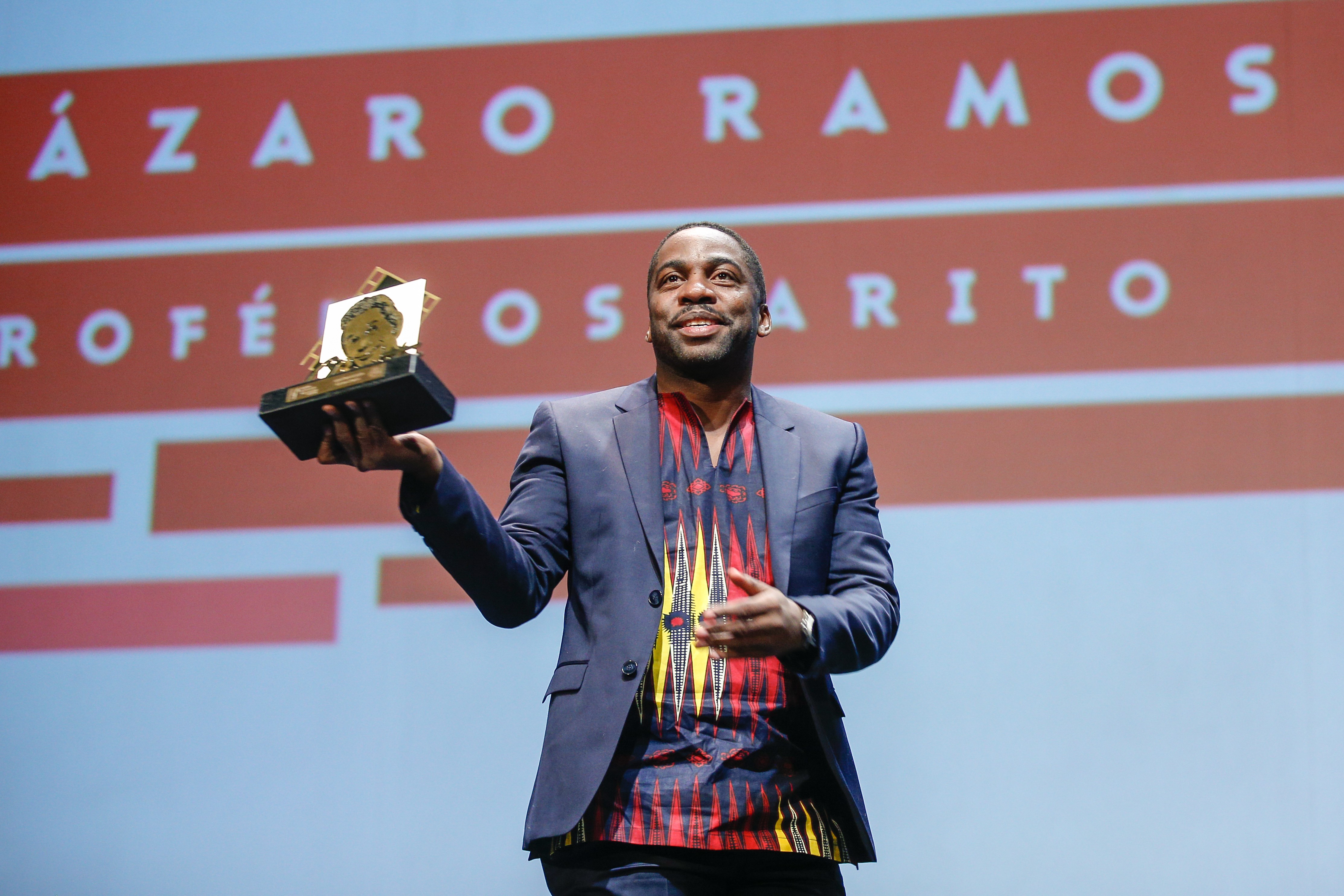 Lázaro Ramos recebe Troféu Oscarito (Foto: Edison Vara / Agência Pressphoto)