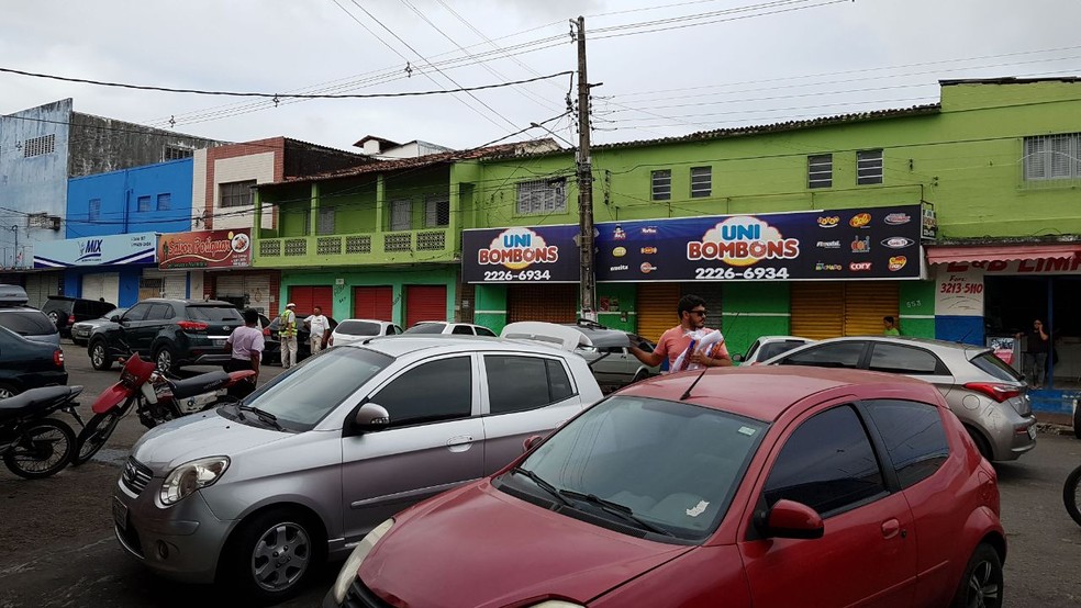 Comércio de rua foi fechado após tumultos no bairro do Alecrim, em Natal, nesta quarta (20). (Foto: Filipo Cunha/Inter TV Cabugi)