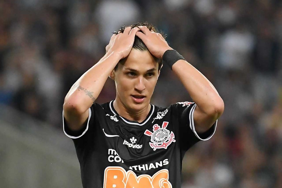 Mateus Vital em ação pelo Corinthians na partida contra o Fluminense — Foto: Alexandre Durão, GloboEsporte.com