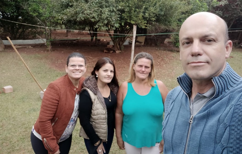 Tios de Emanuelle ajudaram a promover o reencontro entre m�e e filha � Foto: Arquivo Pessoal