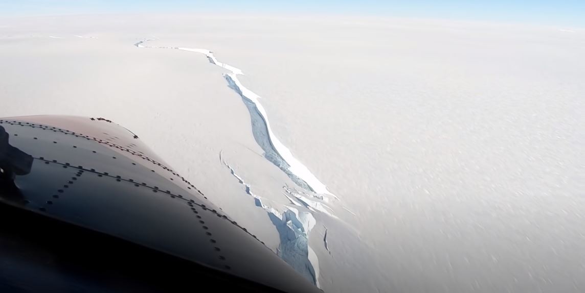 Iceberg se desprendeu da Plataforma de Gelo Brunt, na Antártida (Foto: Divulgação/Equipe Halley/British Antarctic Survey)
