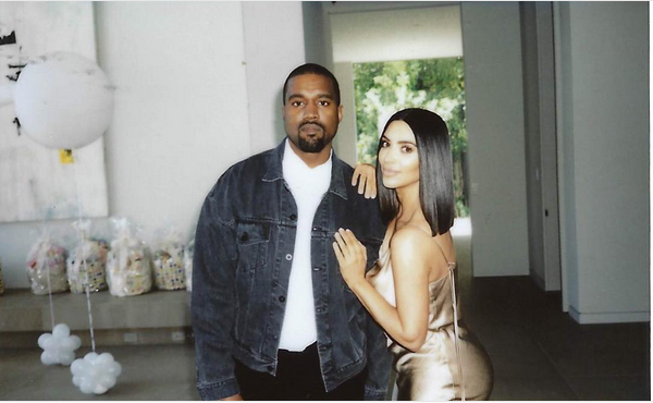 A foto de Kim Kardashian com anye West alvo de questionamentos sobre o possível uso de Photoshop (Foto: Instagram)