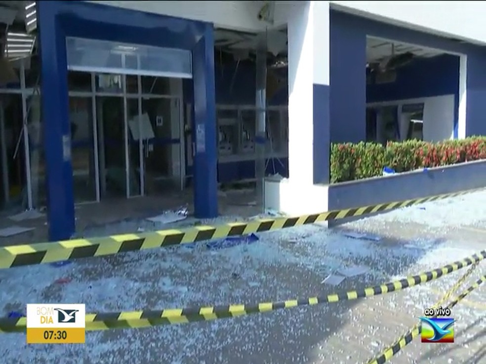 Bandidos explodem agência bancária em Balsas — Foto: Reprodução/TV Mirante