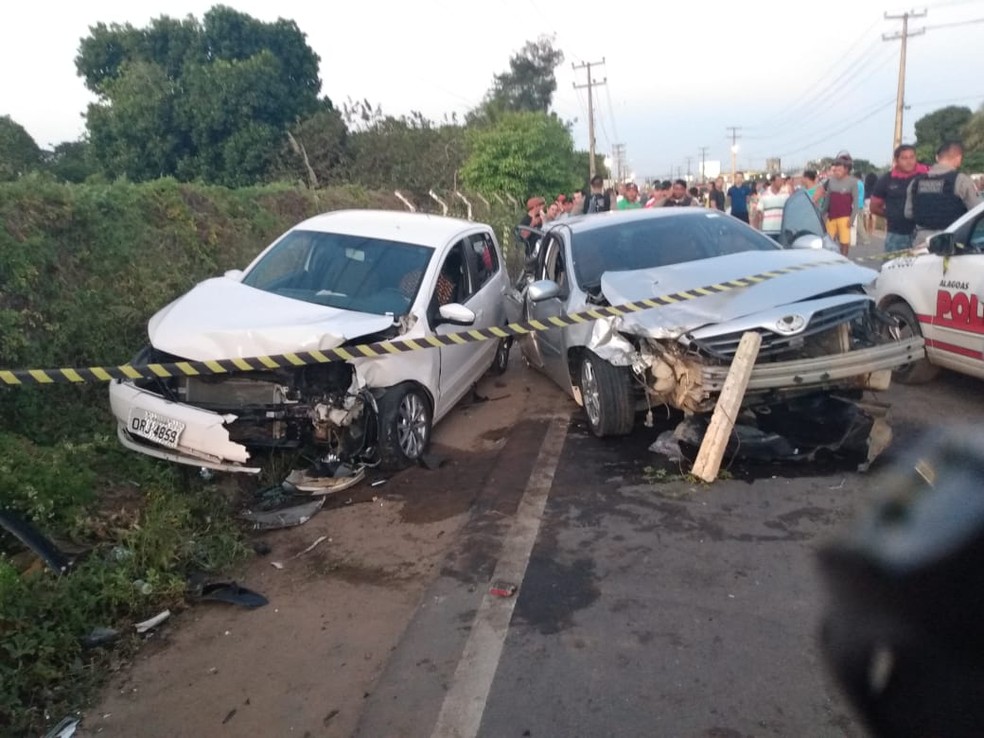Hiluz bateu no Corola que rodou na pista e acertou frontalmente um Fox — Foto: Ascom/BPtran
