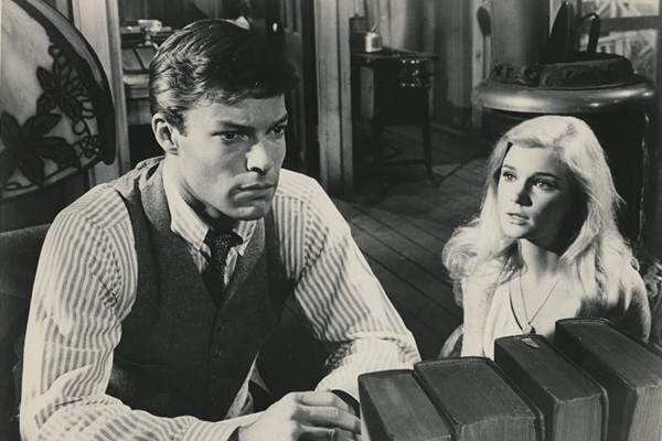 Richard Chamberlain e Yvette Mimieux em cena de O Amor Faz Milagres (1965) (Foto: Reprodução)